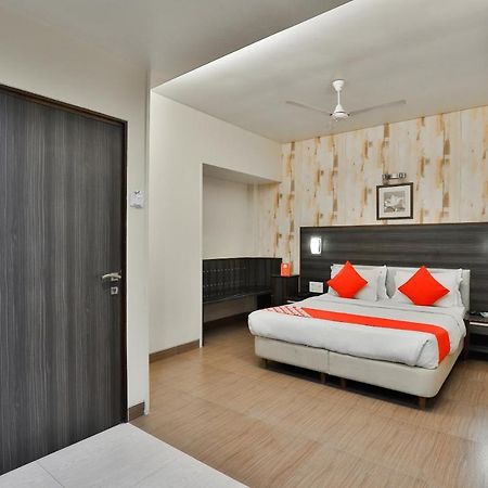 Oyo 17332 Hotel Nana'S Daman Kültér fotó