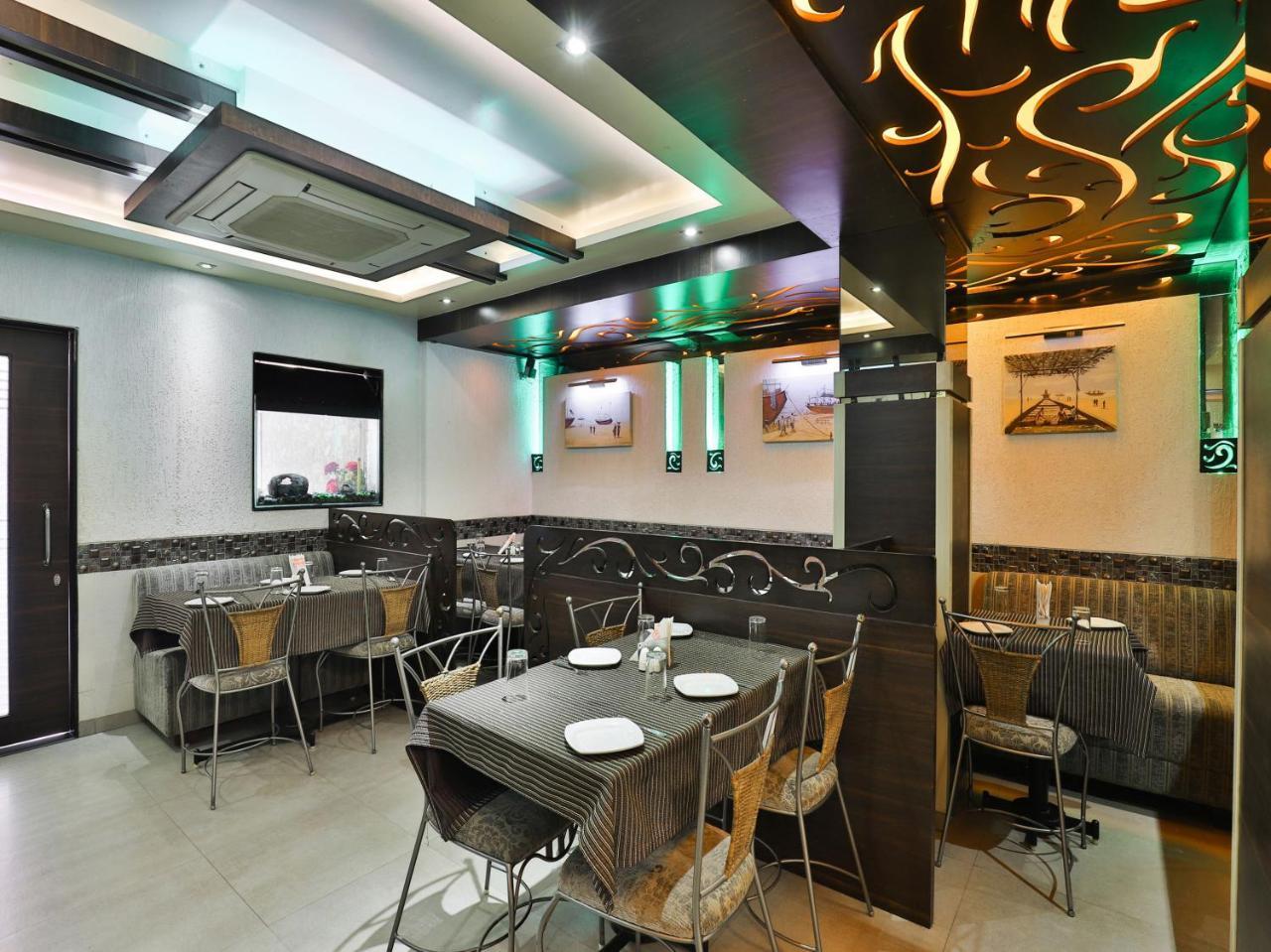 Oyo 17332 Hotel Nana'S Daman Kültér fotó