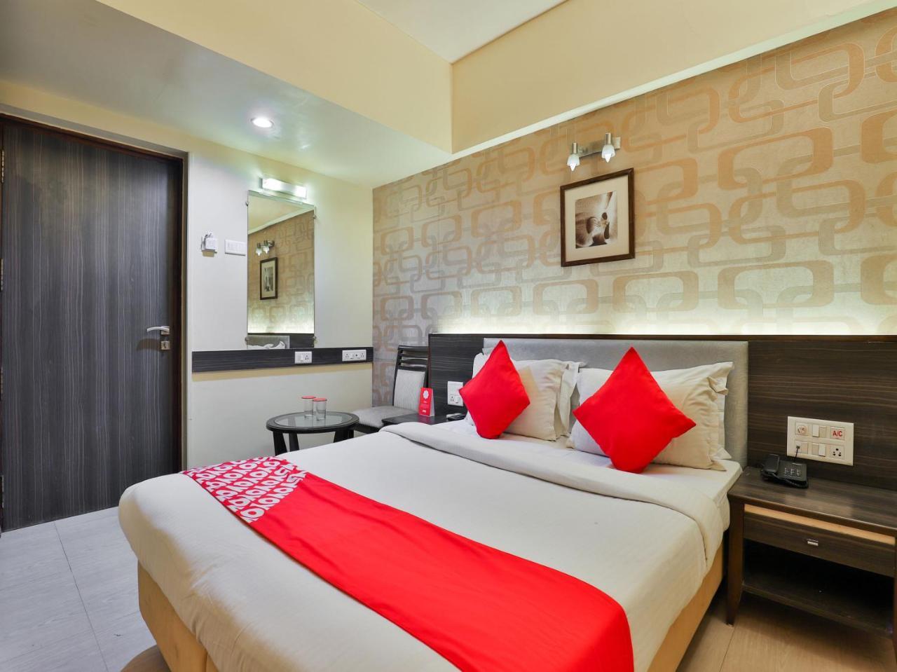 Oyo 17332 Hotel Nana'S Daman Kültér fotó