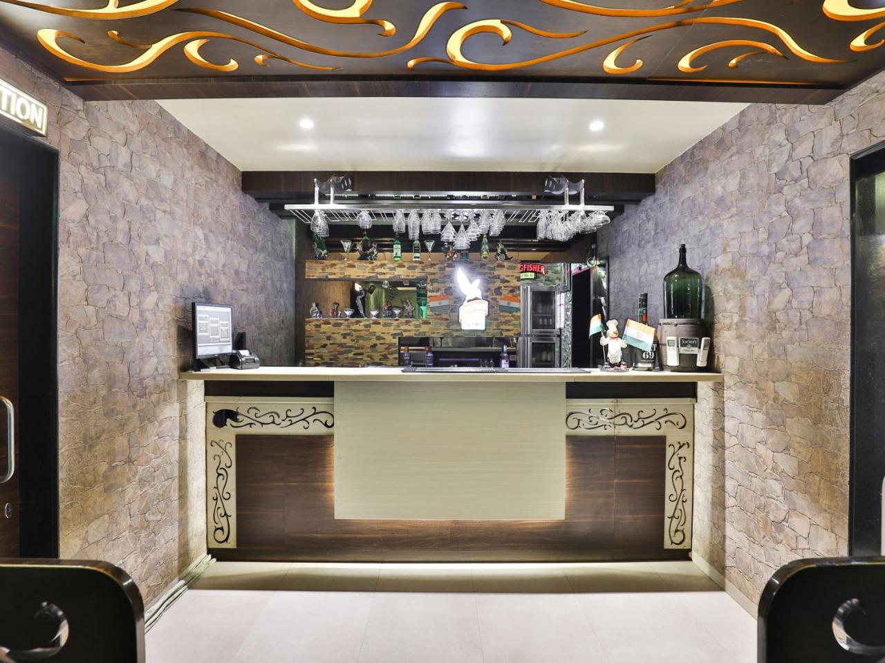 Oyo 17332 Hotel Nana'S Daman Kültér fotó