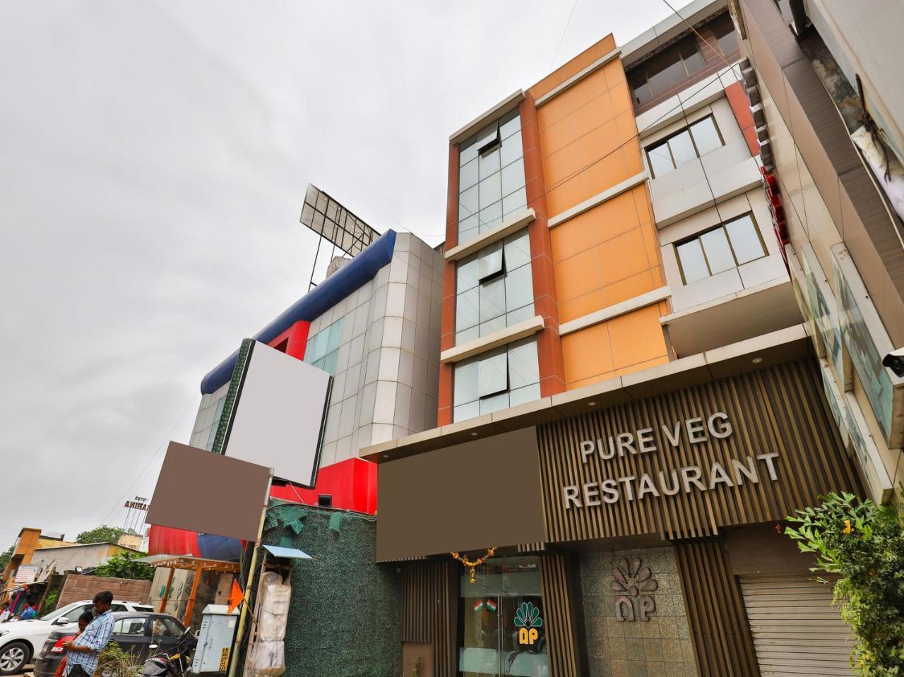 Oyo 17332 Hotel Nana'S Daman Kültér fotó