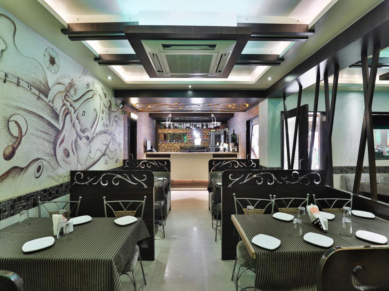 Oyo 17332 Hotel Nana'S Daman Kültér fotó
