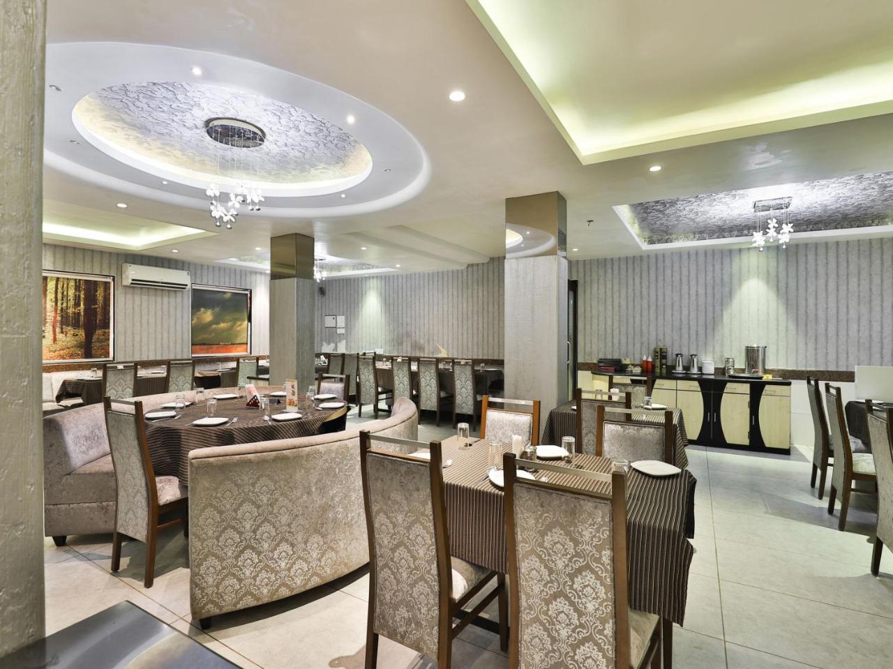 Oyo 17332 Hotel Nana'S Daman Kültér fotó