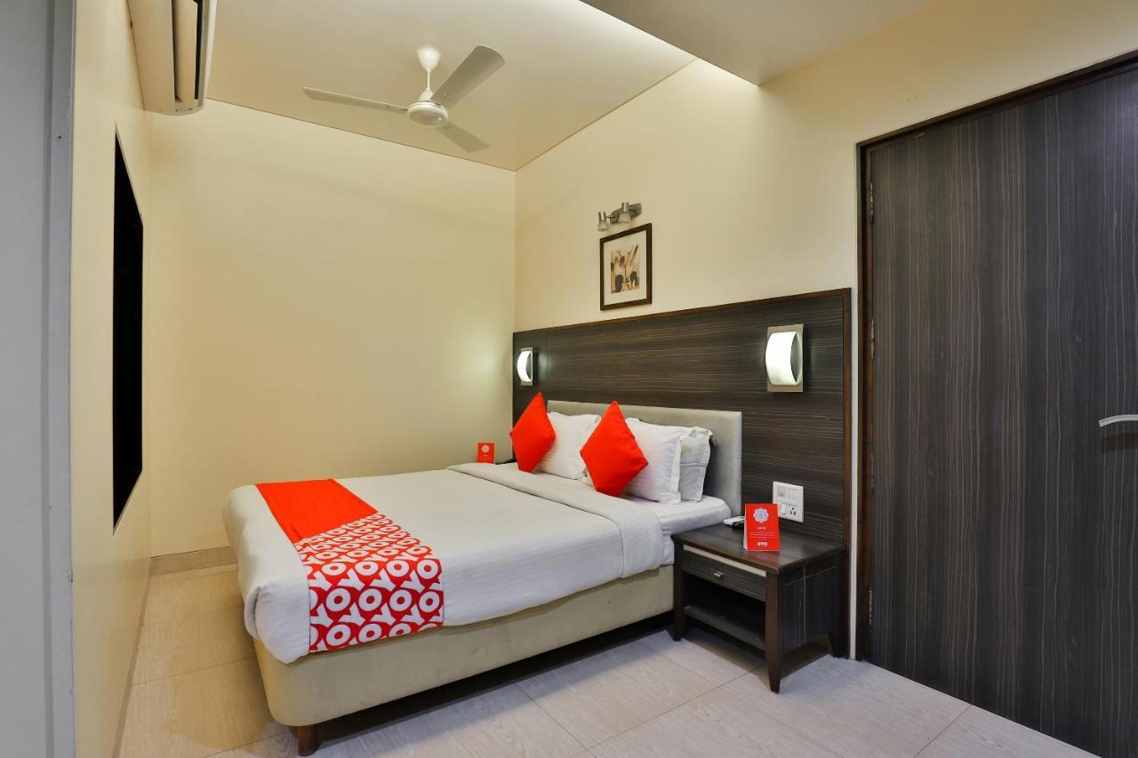 Oyo 17332 Hotel Nana'S Daman Kültér fotó