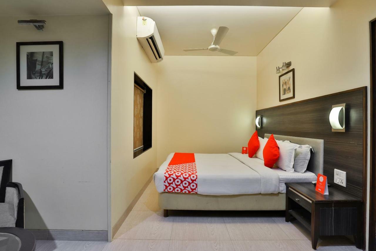 Oyo 17332 Hotel Nana'S Daman Kültér fotó